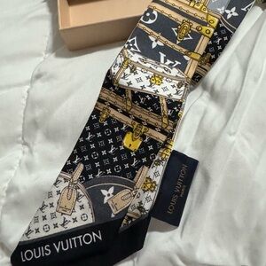 Louis Vuitton Black and White Trunk Print silk scarf